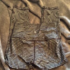 Lululemon capri  black grey design legging